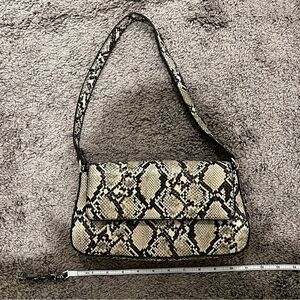 Snakeskin Pattern Shoulder Bag - Faux Leather